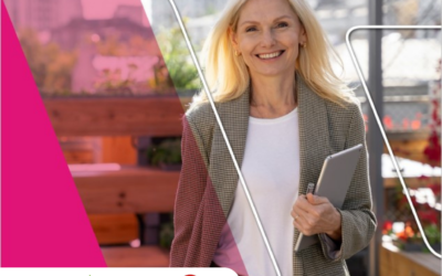 Kobieta trzyma teczkę z dokumentami