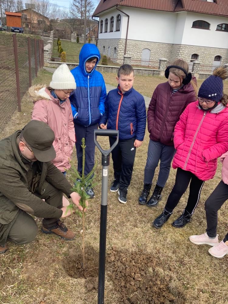 Sadzenie drzew w ramach II Małopolskiego Dnia dla Klimatu