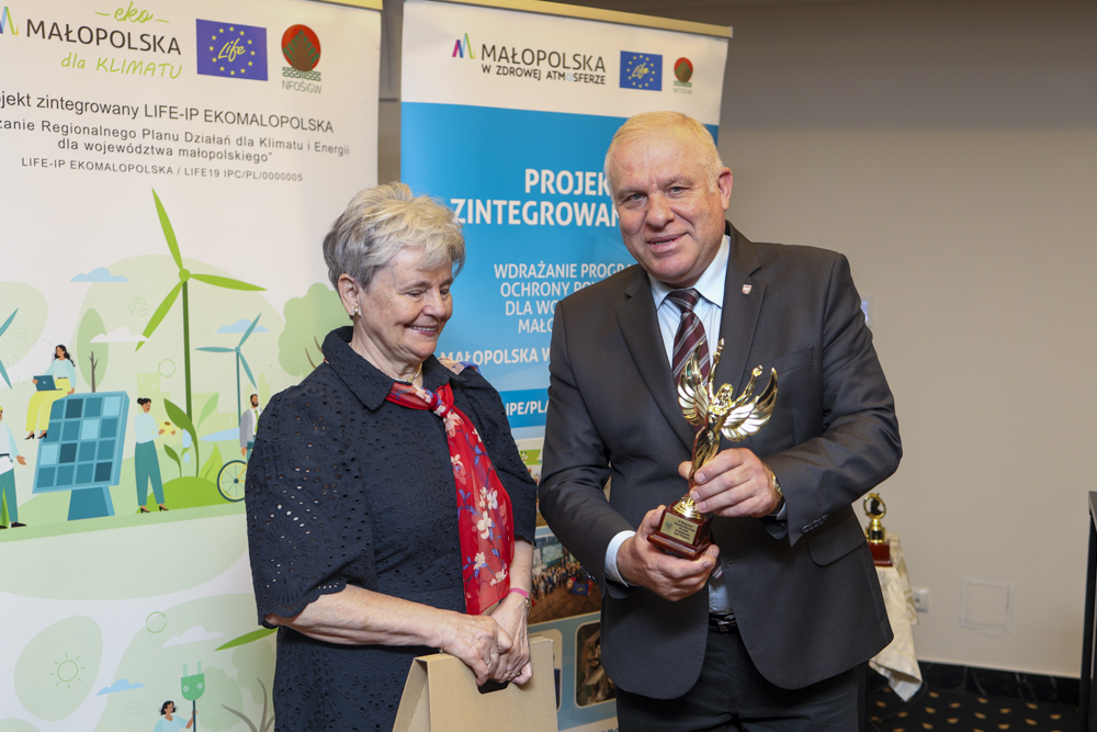 Wicemarszałek Ryszard Pagacz gratuluje organizatorom