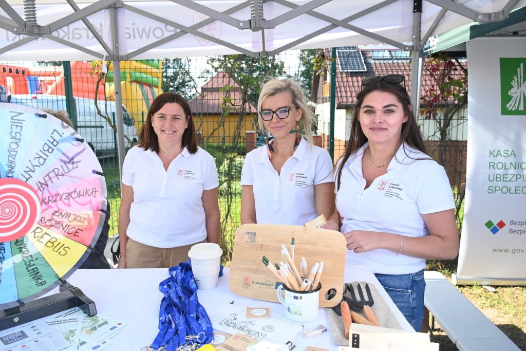Stoisko informacyno-edukacyjne na wydarzeniu w powiecie krakowskim