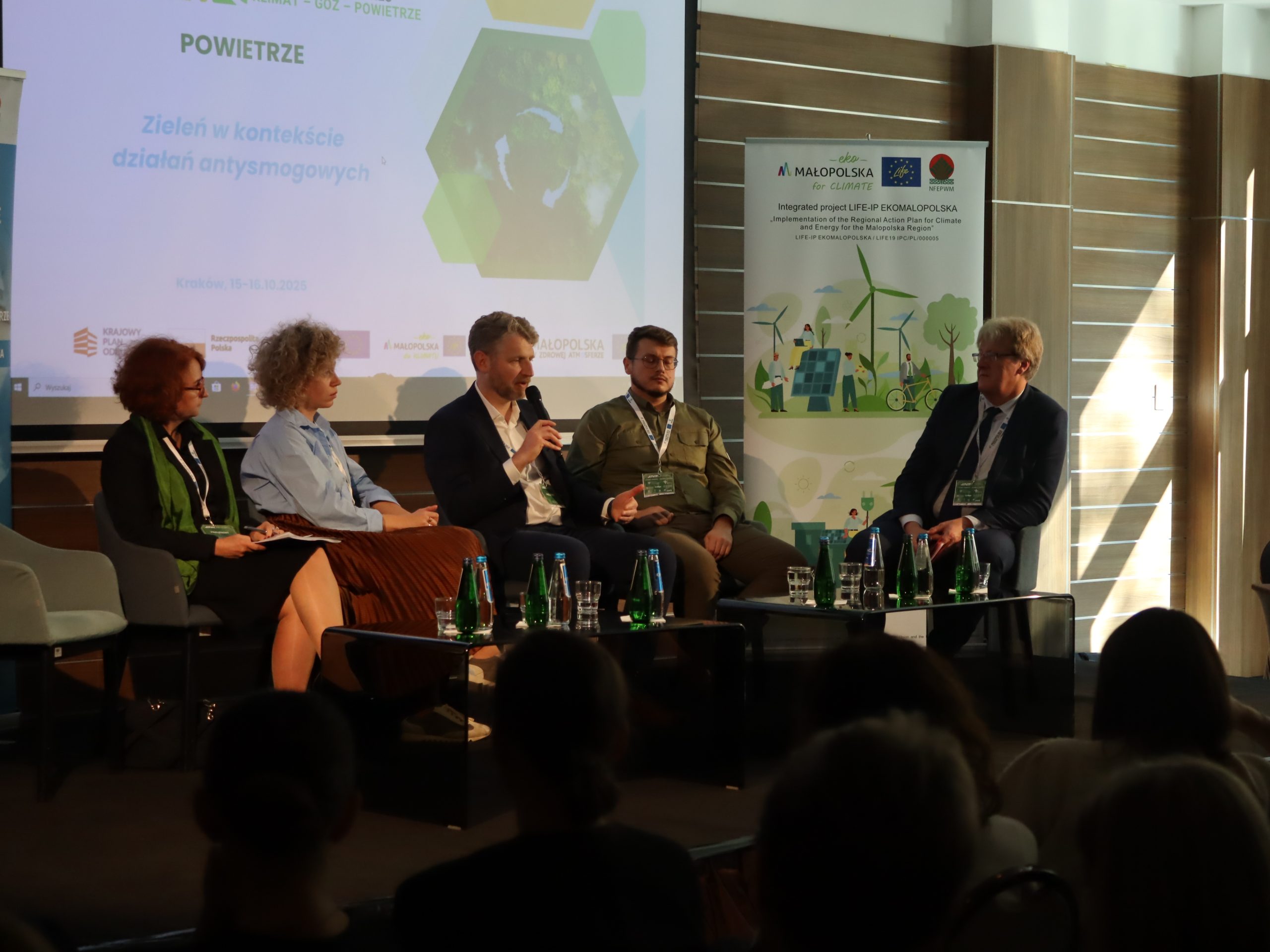 Prelegenci panelu powietrznego w czasie dyskusji