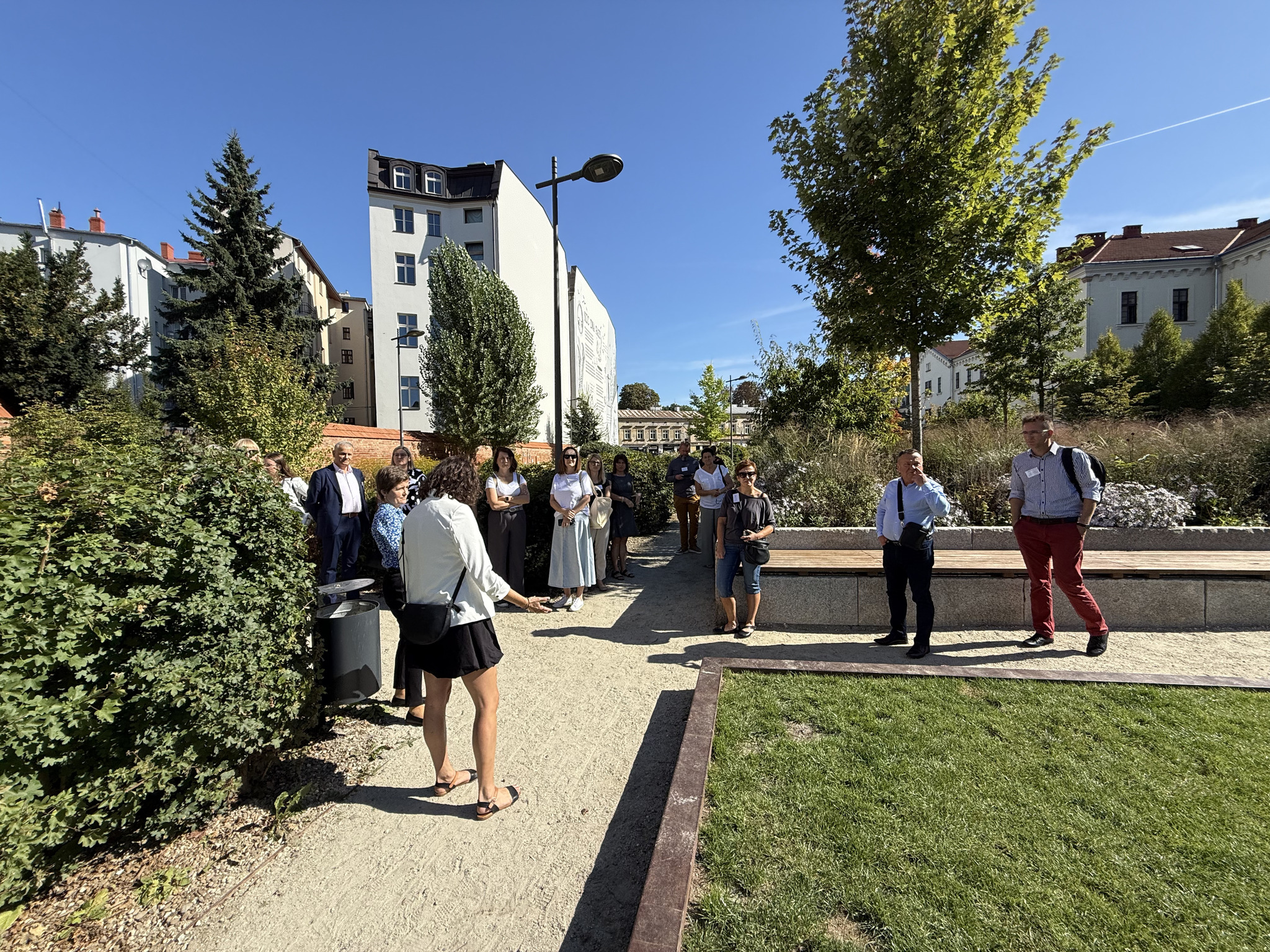 Ludzie na zajęciach w terenie