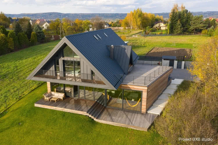 Zdjęcie przedstawia Małopolską Chatę Podcieniową